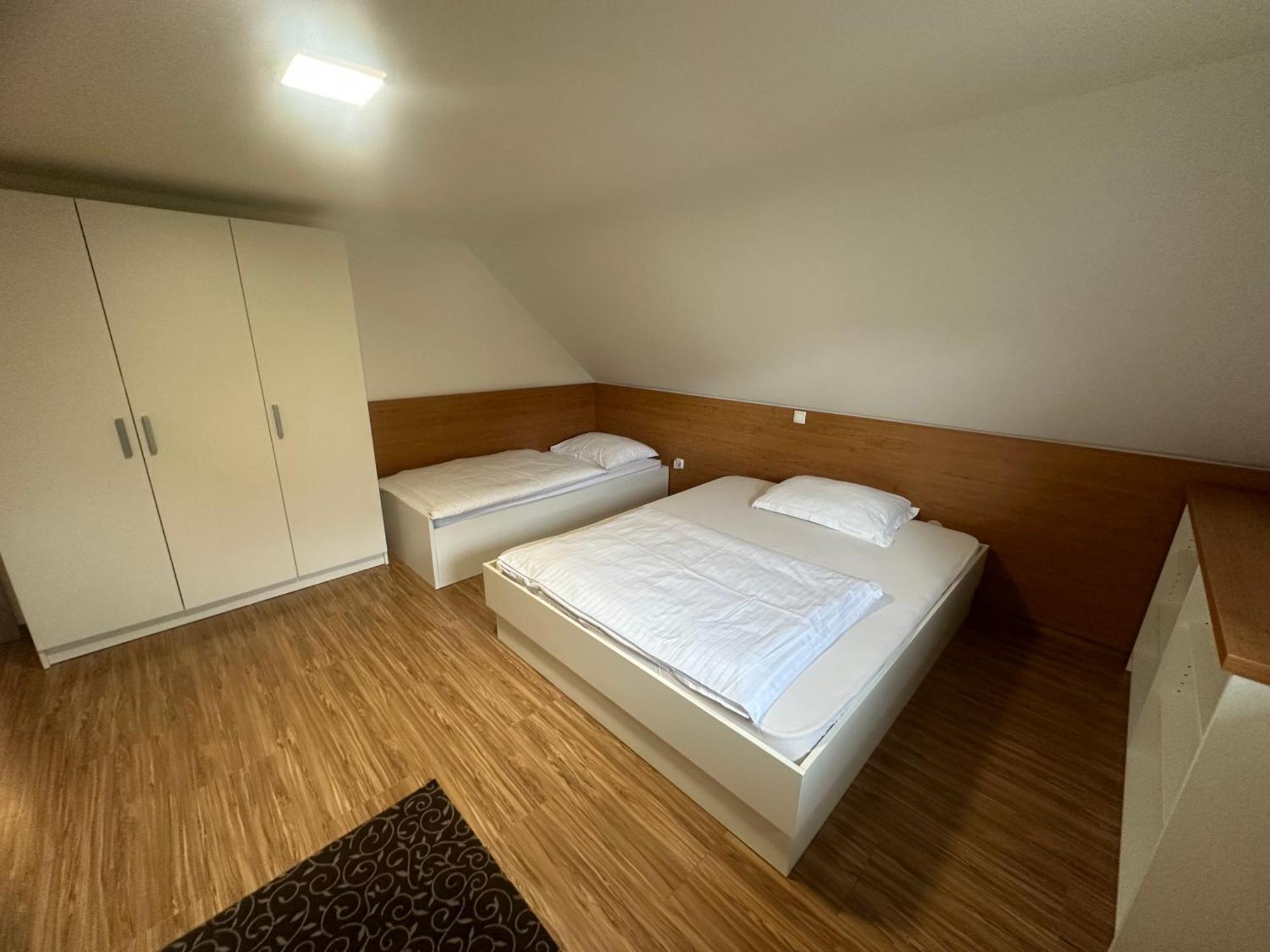 Domacija Vodnik & Apartments Церкле на Горенскем Екстериор снимка