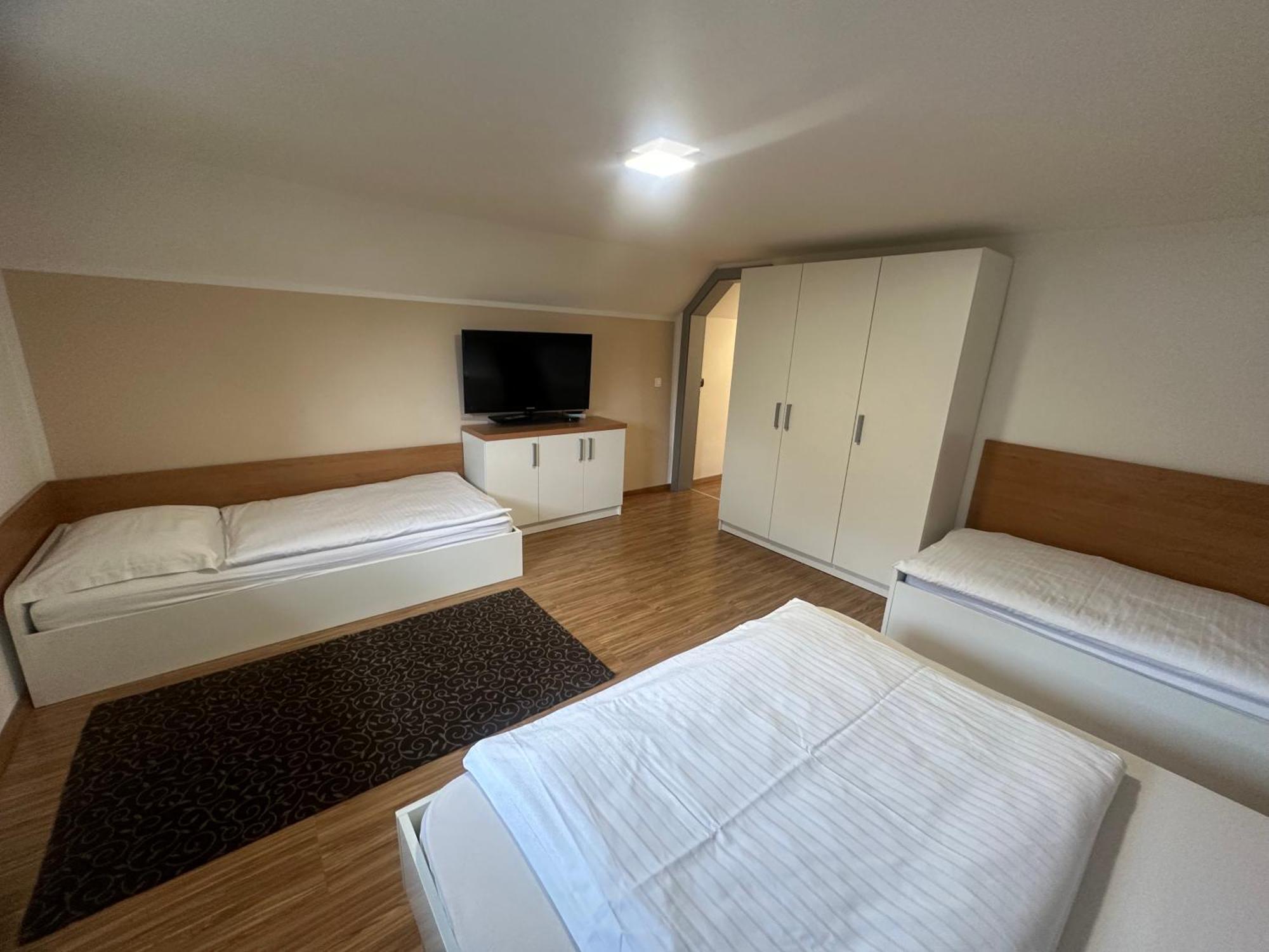 Domacija Vodnik & Apartments Церкле на Горенскем Екстериор снимка