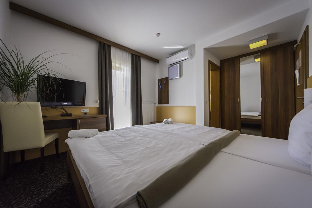 Domacija Vodnik & Apartments Церкле на Горенскем Екстериор снимка